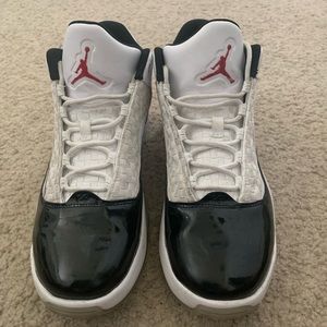 Jordan Max Aura 2 White and Black